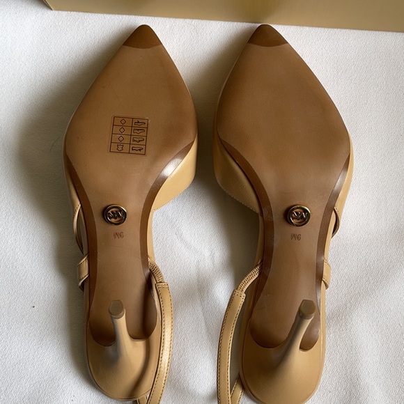 Michael Kors Eliza Pump Leather Butternut Sandals Size 9M - Picture 5 of 9